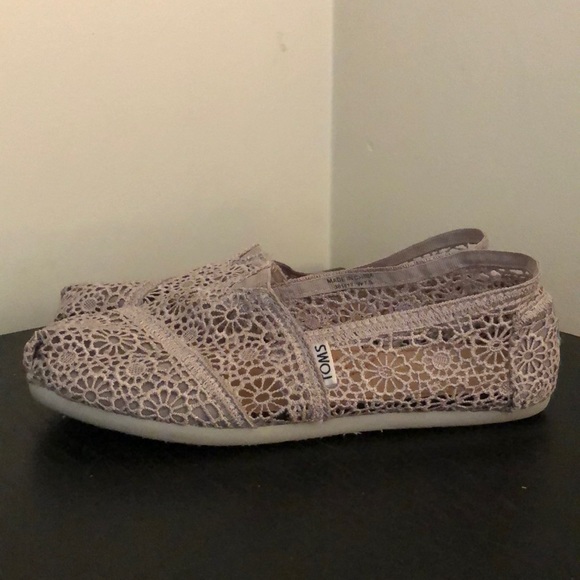 Toms Shoes - Grey Crochet Toms Size 7.5
